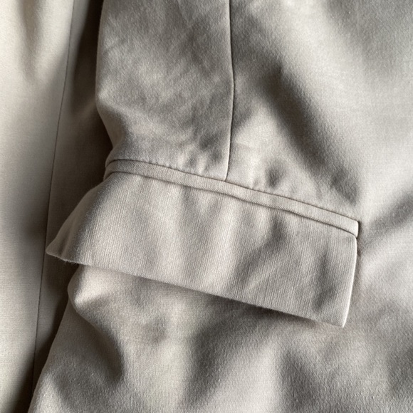 Talula Babaton beige fitted blazer with two button front closure. Size Small - Picture 12 of 13